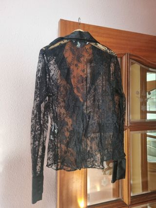 Blusa negra encaje