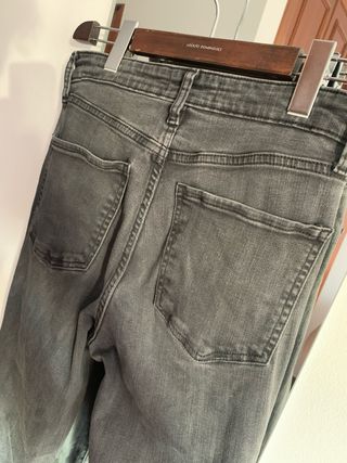 Pantalón Zara acampanado