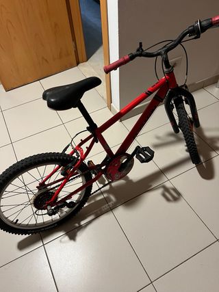 Bicicleta infantil Btwin 20" roja