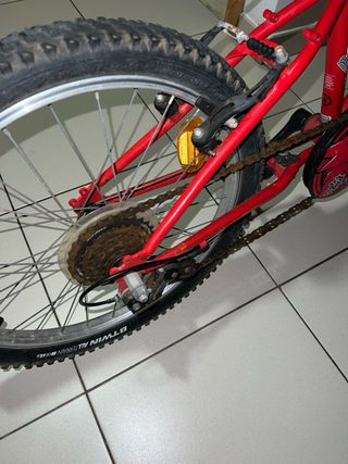 Bicicleta infantil Btwin 20" roja