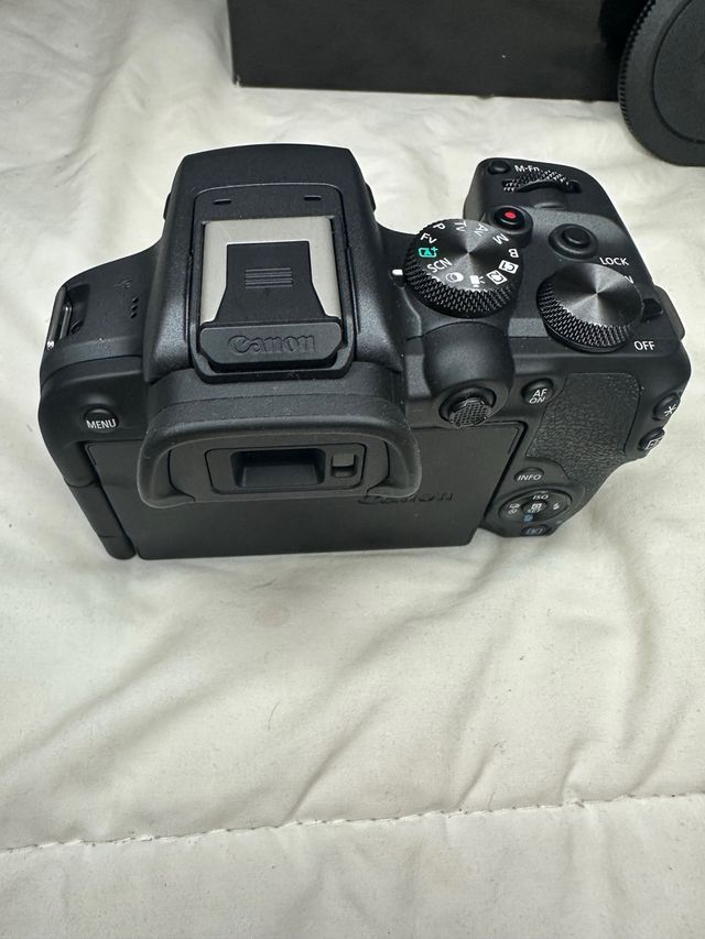 Camara Canon EOS R10