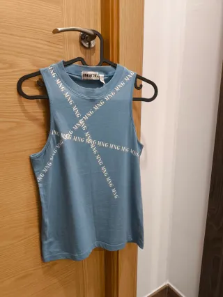 Camiseta de tirantes celeste de Mango