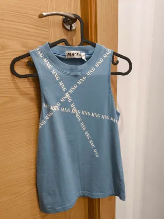 Camiseta de tirantes celeste de Mango