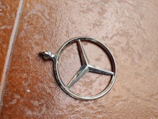 Emblema Mercedes Benz clásico