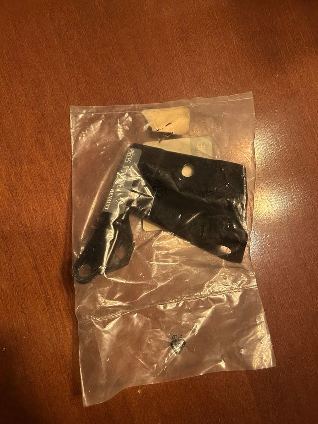 Soporte de aleta Renault 77 0309028