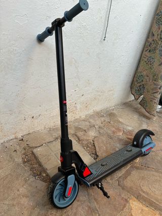 Patinete eléctrico lnfantil nuevo