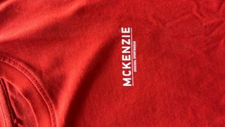 Camiseta roja McKenzie