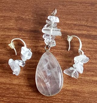 Colgante y pendientes cuarzo