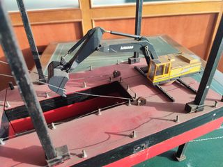 Maqueta barco pontona excavadora