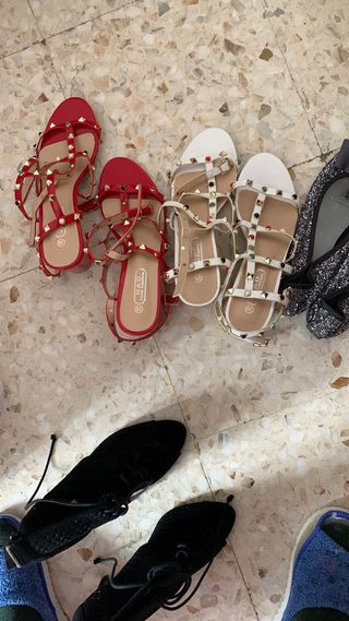 Sandalias rojas con tachuelas - Talla 39