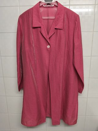 Vestido y chaqueta rosa irisado