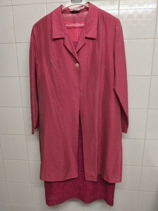 Vestido y chaqueta rosa irisado
