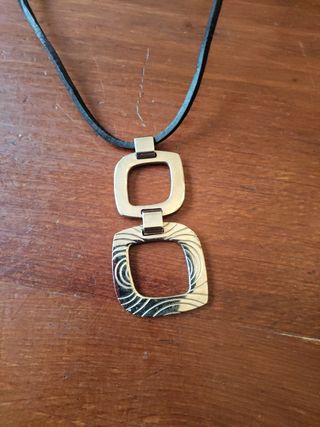 Collar Lotus - cuero negro, plata