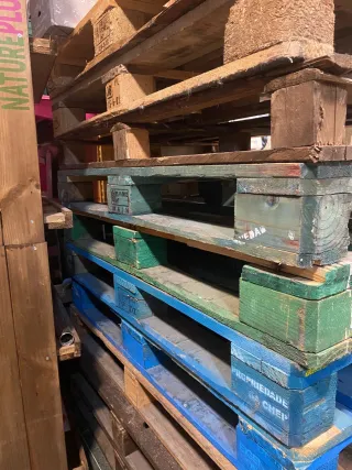 Solidario. Palés  120 × 80 × 15