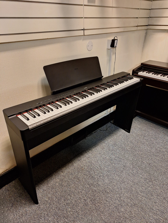 Yamaha P-225B Piano Digital con Soporte