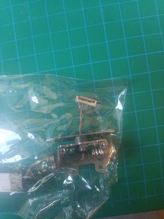 Repuesto Bisagra y cable cámara Canon 60D