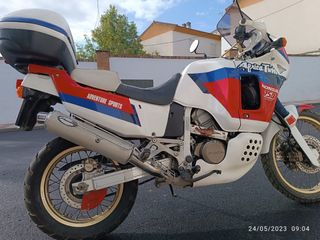 Honda Africa Twin 750 - Moto