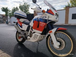 Honda Africa Twin 750 - Moto