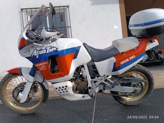 Honda Africa Twin 750 - Moto
