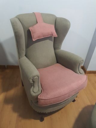 Butaca y puf tapizados verdey rosa