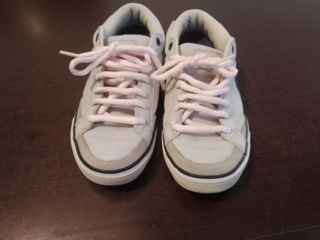 Zapatillas Nike blancas y grises mujer