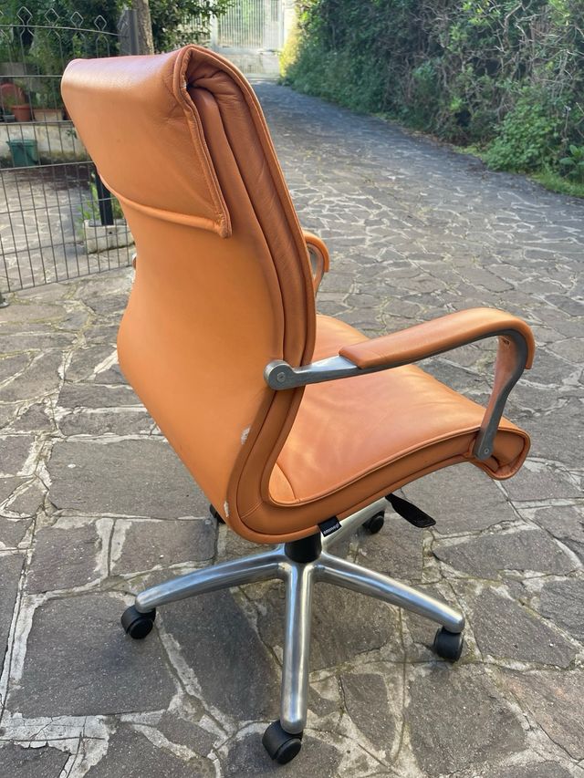 Poltrona girevole Emmegi Pulchra pelle arancione