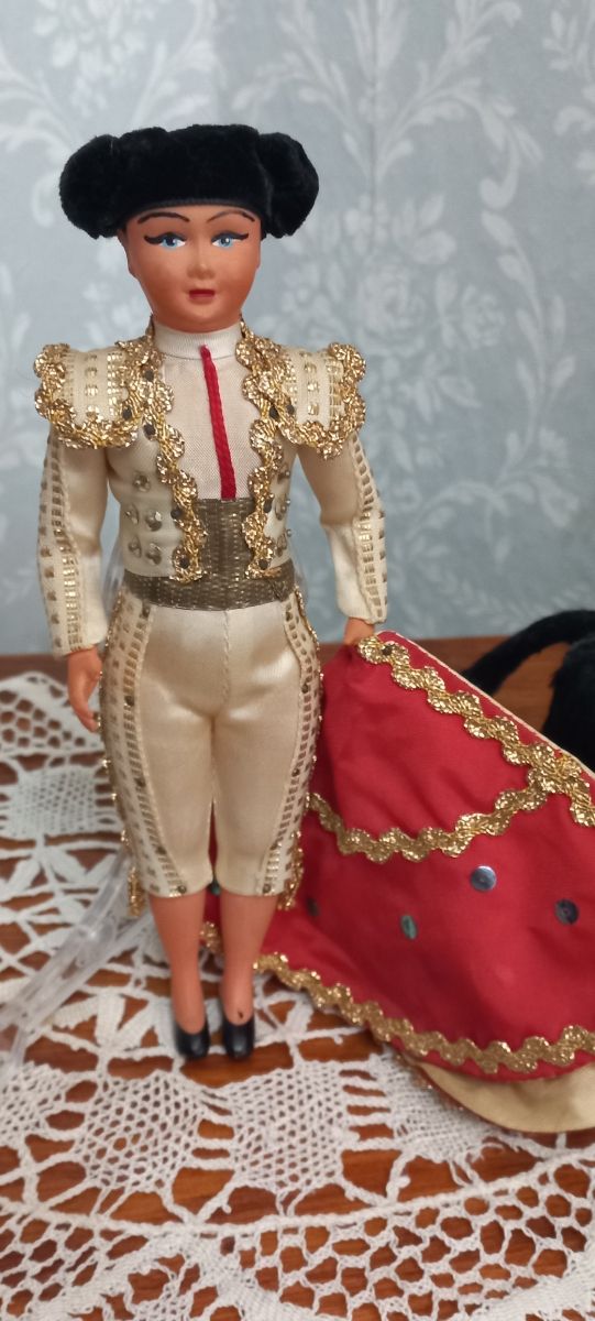 Muñecos toreros y toro vintage
