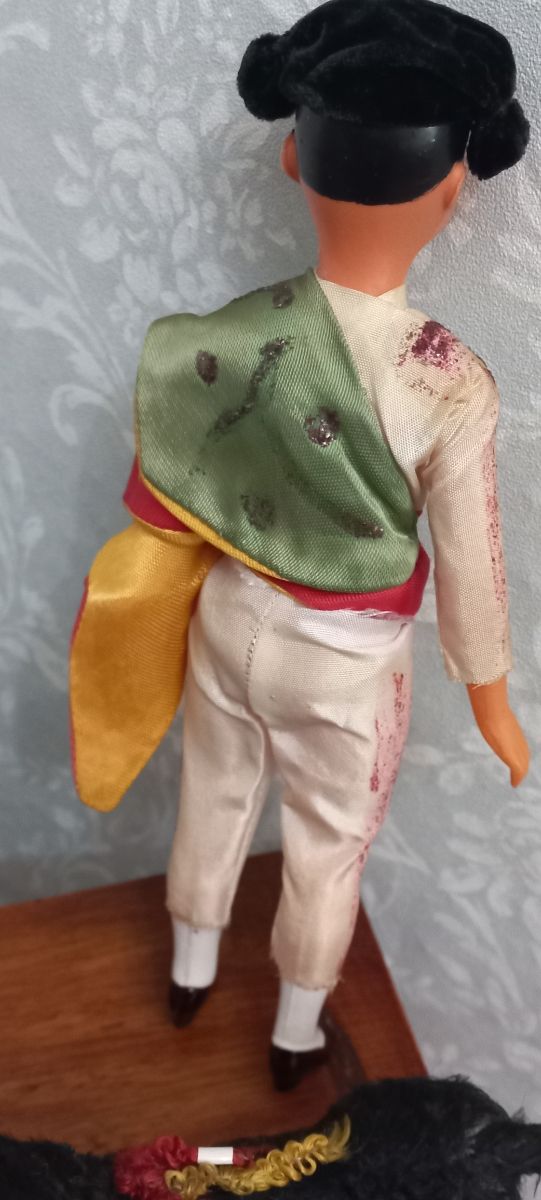 Muñecos toreros y toro vintage