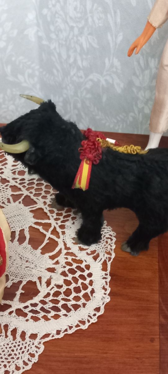 Muñecos toreros y toro vintage