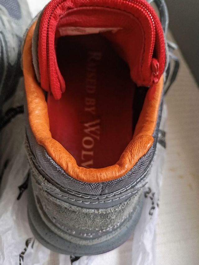 Saucony Raised by wolves