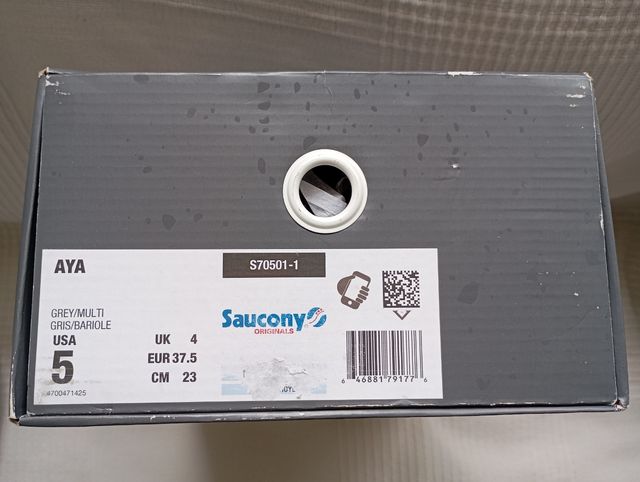 Saucony Raised by wolves