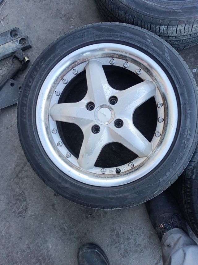 Llantas con Garganta