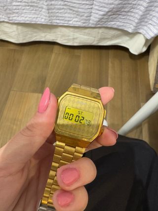 Reloj casio dorado