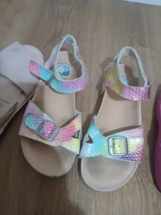 4 zapatos: 2 Sandalias pablosky  / 1 xti / 1 zueco