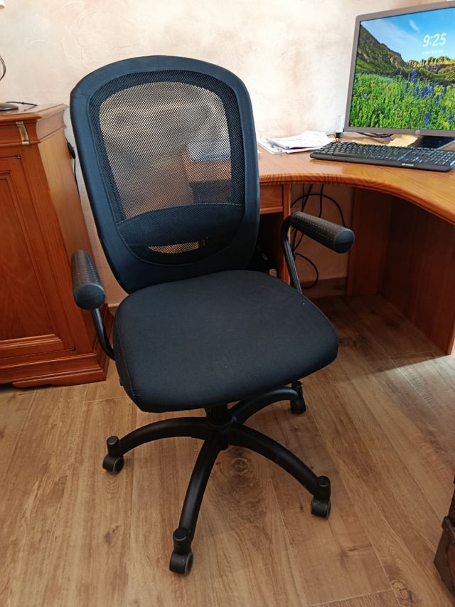 Silla de oficina negra
