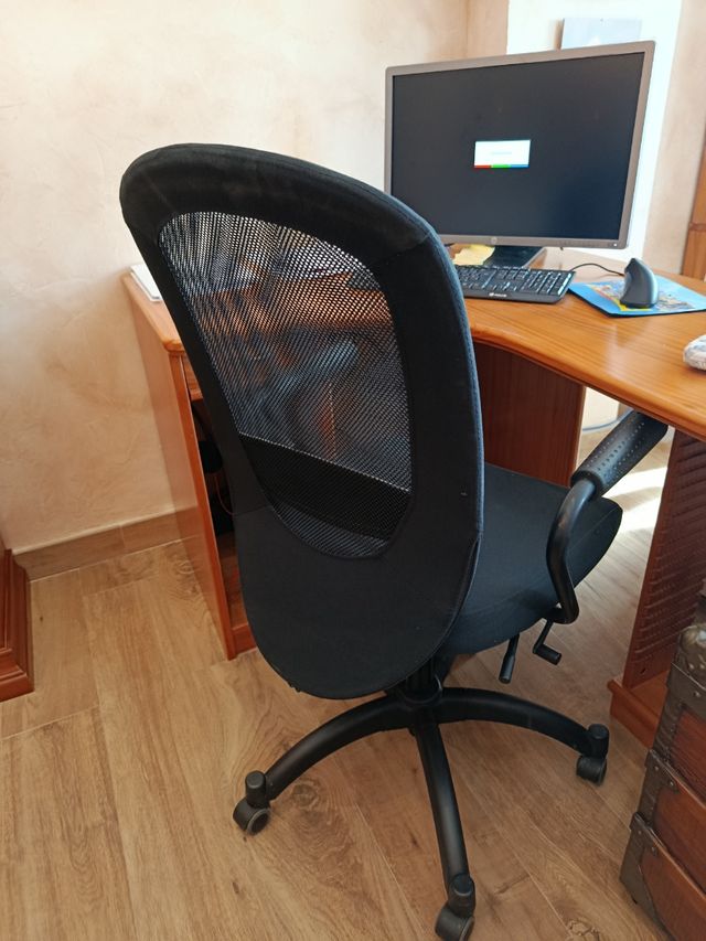 Silla de oficina negra