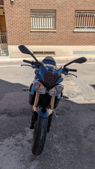 Triumph street triple 675 Limitada en papeles A2