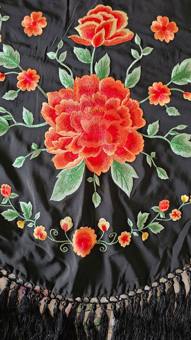 Mantoncillo flamenca seda negro