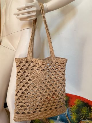 Borsa triangolo in rafia colore kraft