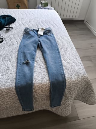 Pantalón vaquero a estrenar