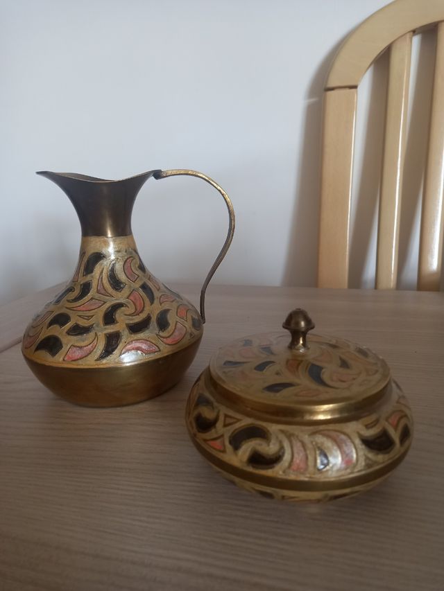 Jarra y bombonera metal dorado