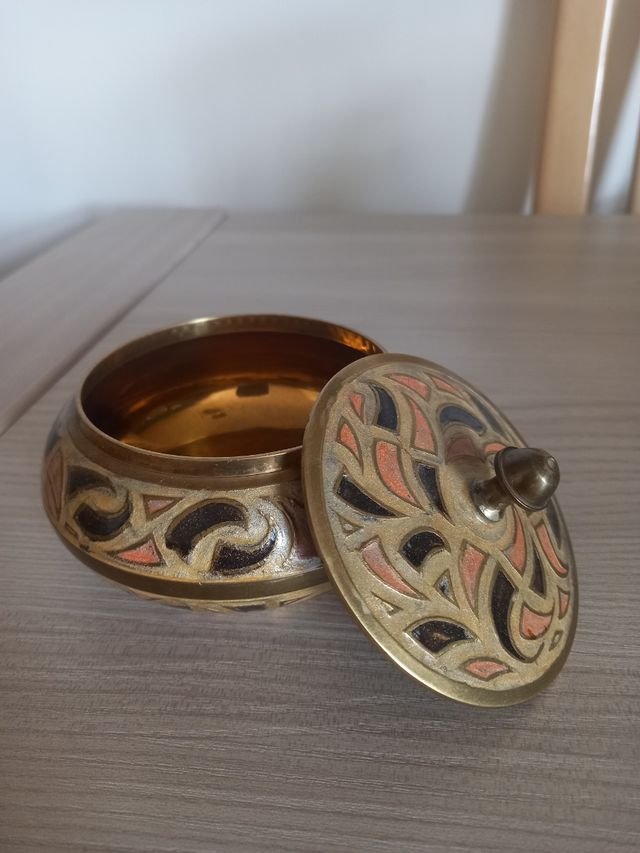 Jarra y bombonera metal dorado