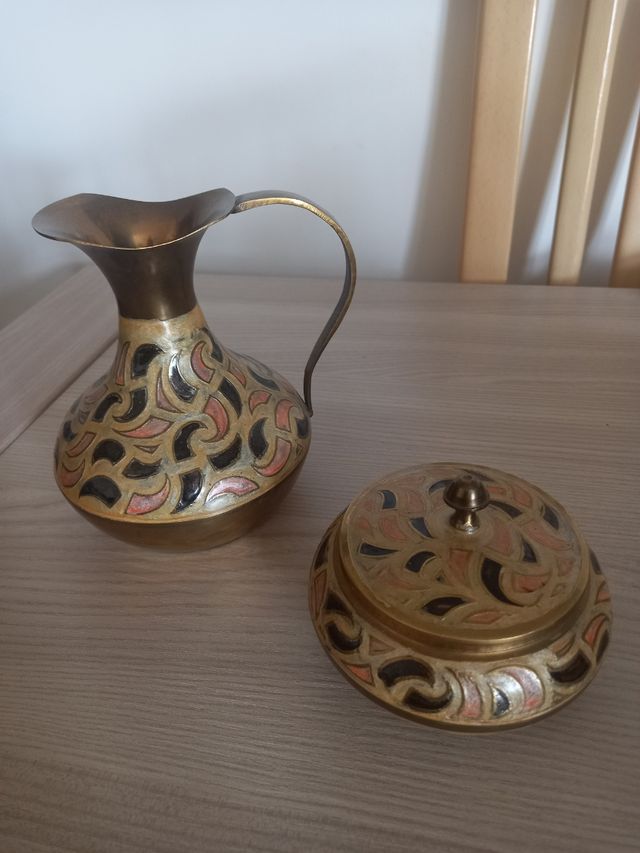 Jarra y bombonera metal dorado