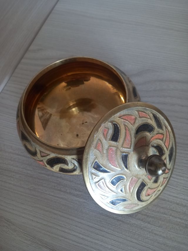 Jarra y bombonera metal dorado