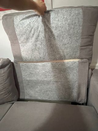 Sofá cama de tres plazas.