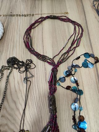 Set de 11 piezas, collares, brazalete, colgantes.