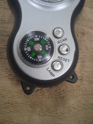 RADIO/TRANSISTOR DE BOLSILLO CON BRÚJULA,LINTERNA