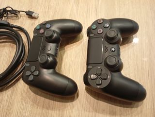 PS4 Pro (PlayStation 4) 4K HDR 2 joystick e gioco