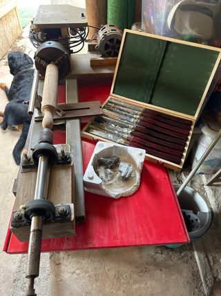 Torno carpintero artesanal con juego de gubias