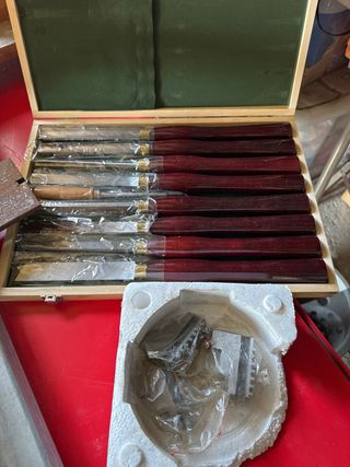 Torno carpintero artesanal con juego de gubias